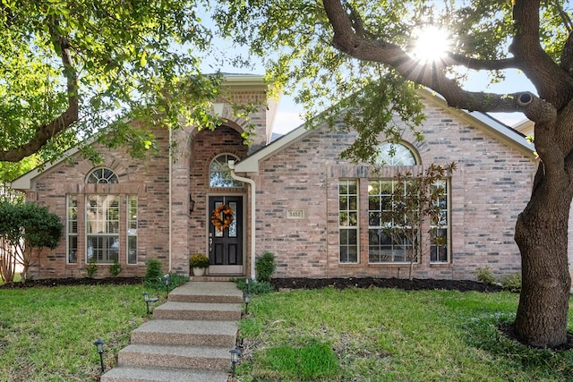 view of front of home with a front lawn