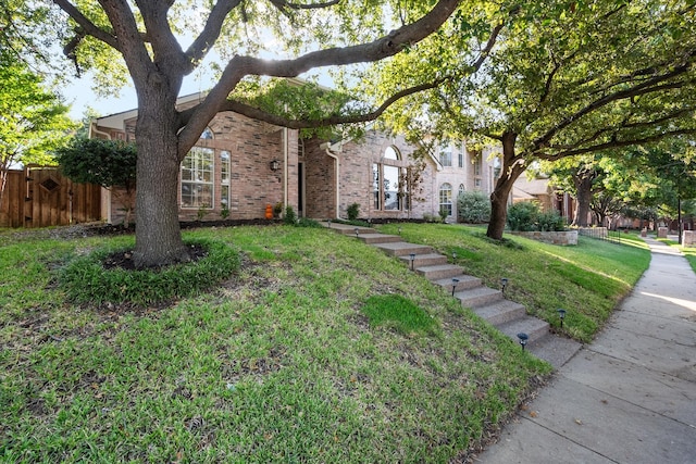 view of front facade with a front yard