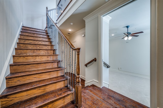 stairway featuring carpet floors, crown molding, and ceiling fan