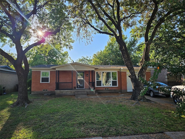 single story home featuring a front yard