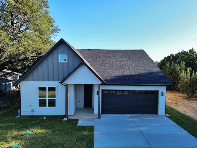 view of front of house with a front lawn and a garage