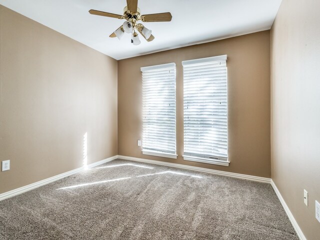 unfurnished room featuring ceiling fan and carpet