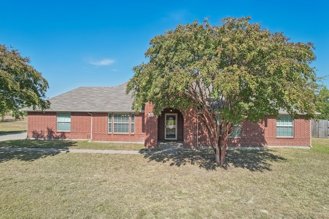 view of front of home featuring brick siding and a front lawn