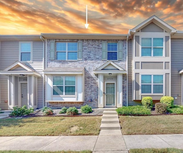 2924 Peyton Brook Dr, Fort Worth, TX 76137 - townhome / multi-family property with a lawn