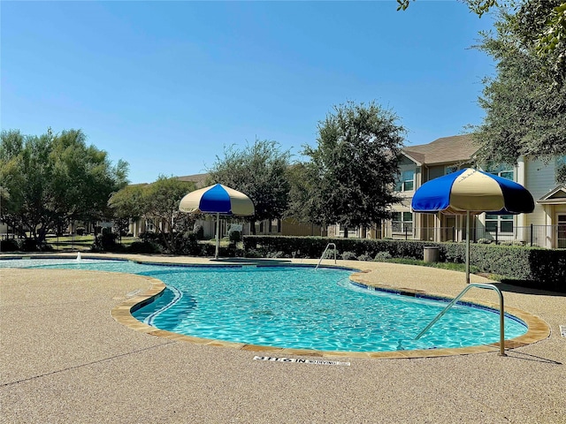 view of swimming pool