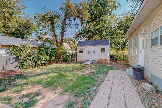 view of yard with a storage shed