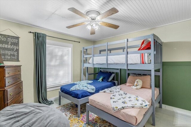 bedroom featuring ceiling fan