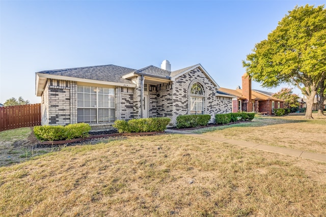 single story home with a front lawn