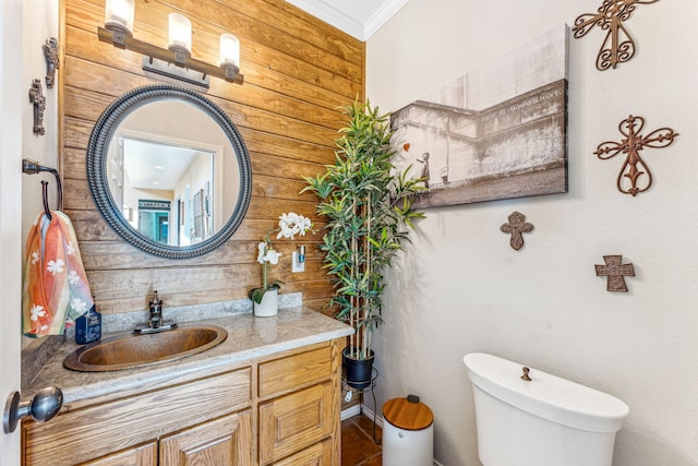 bathroom with crown molding, vanity, and toilet