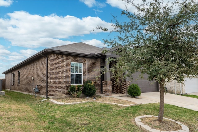 view of front of house featuring a garage and a front lawn