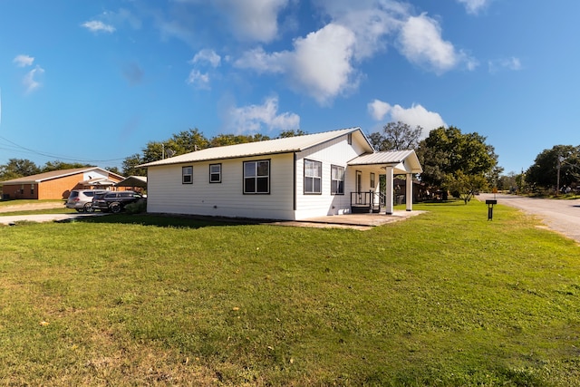 view of front of house with a porch and a front lawn