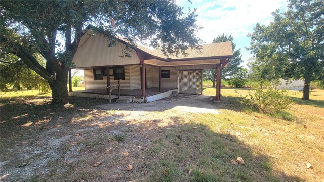 exterior space featuring a front yard