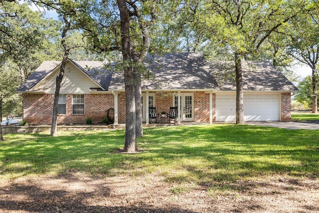 view of front of property featuring a front yard and a garage