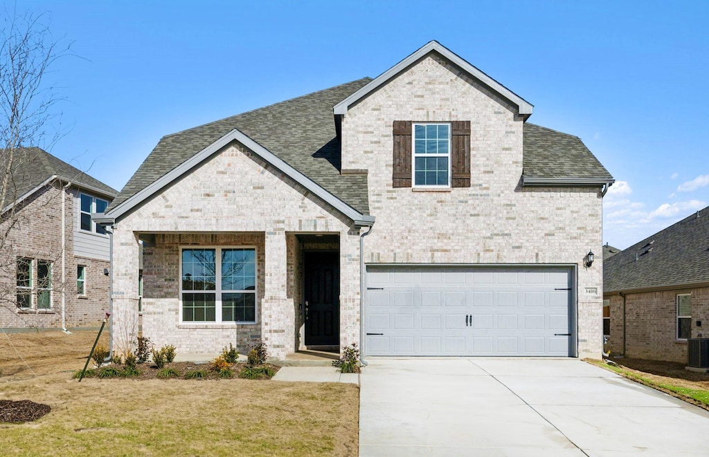 view of front of house featuring a front yard and a garage