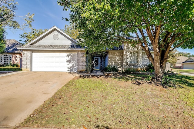 view of front facade with a garage and a front yard