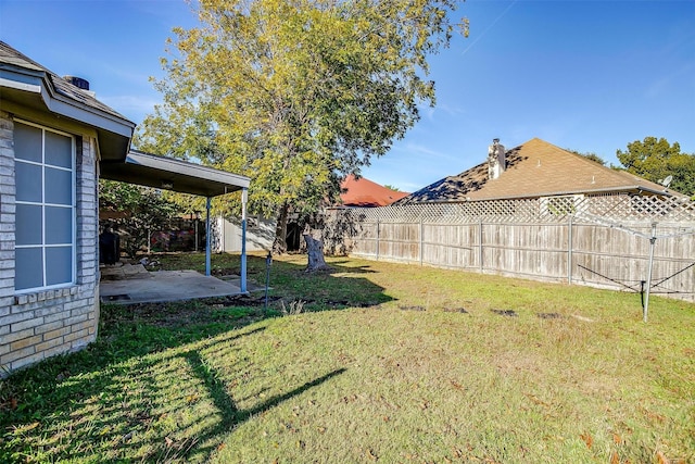 view of yard featuring a patio