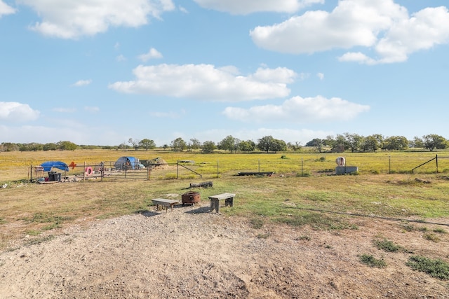 view of yard featuring a rural view