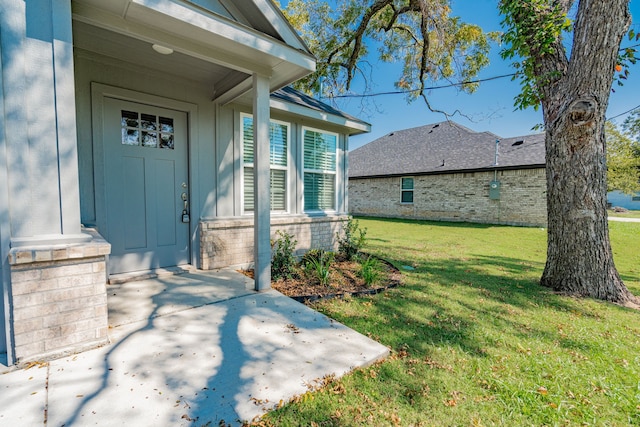 entrance to property featuring a yard