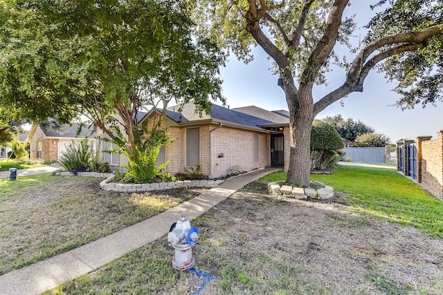 single story home featuring a front lawn