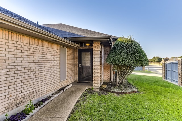 entrance to property featuring a yard