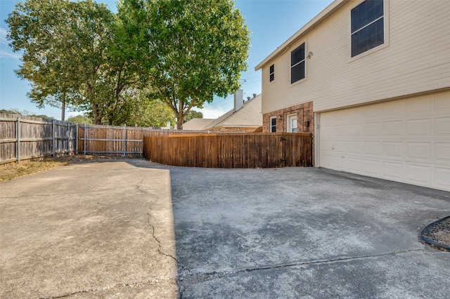 view of yard with a garage