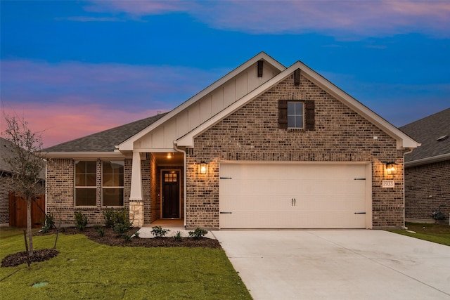 view of front of house featuring a garage and a yard