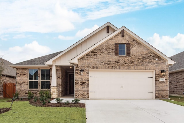 view of front facade featuring a front lawn and a garage