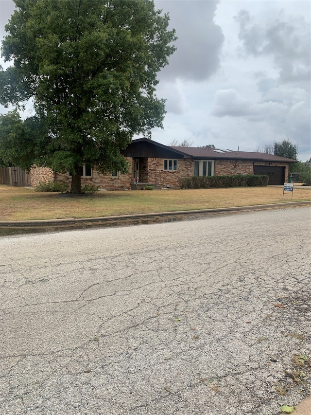 view of front of house with a front lawn