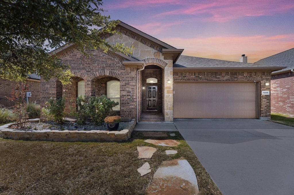 view of front of property featuring a garage