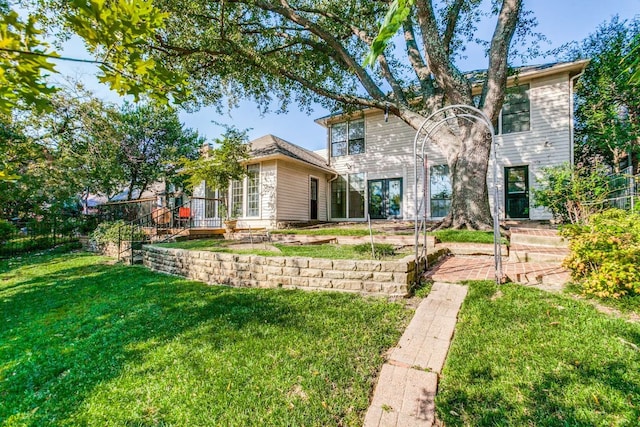 view of front of property with a front yard