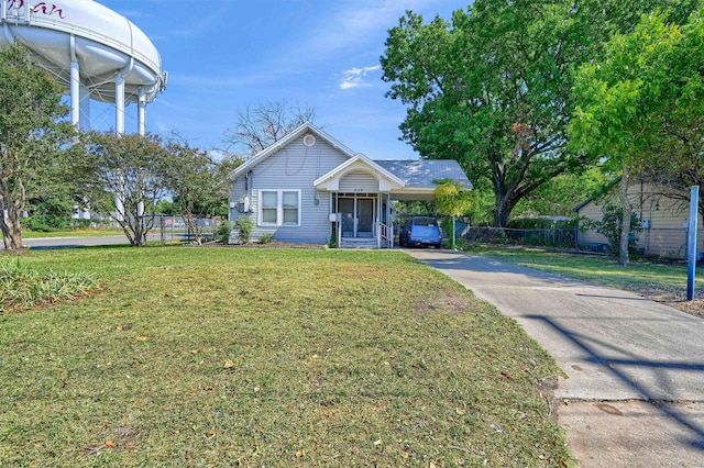 view of front of house featuring a front yard