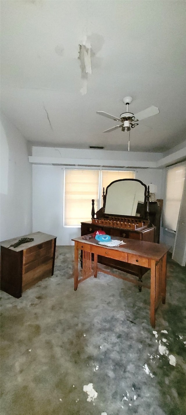 bedroom featuring ceiling fan