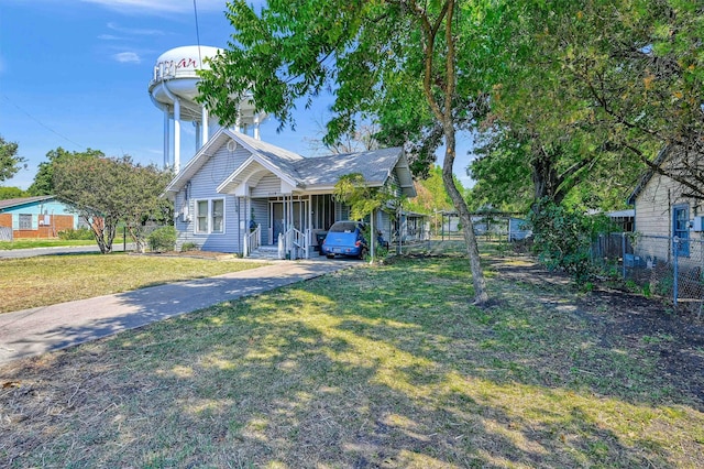 view of front of home with a front lawn and a carport