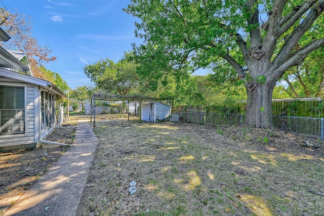 view of yard with a storage unit