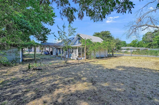 2119 N Woods St, Sherman, TX 75092 - back of property featuring fence