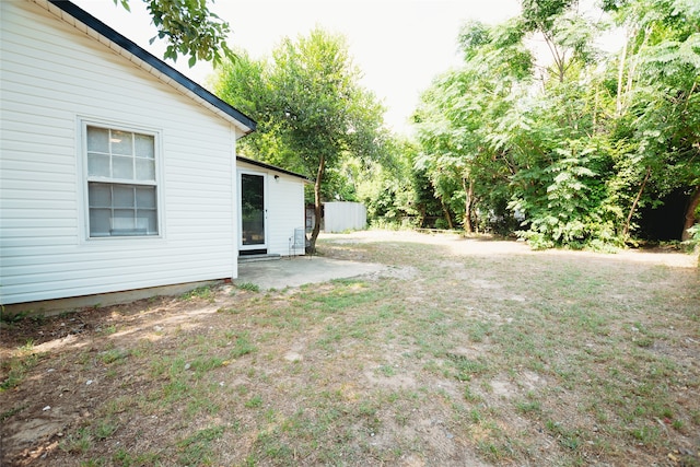 view of yard featuring a patio