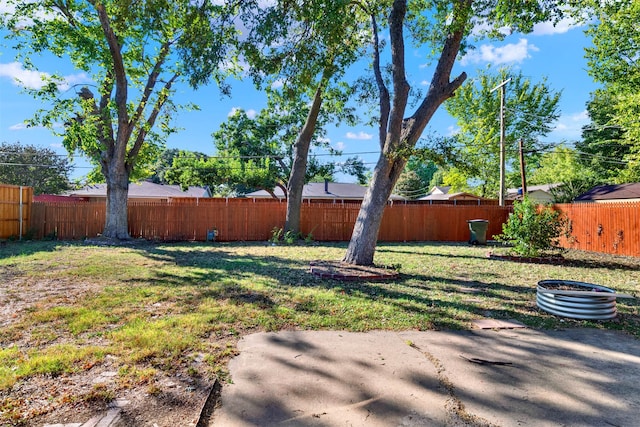 view of yard with a patio area