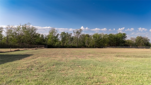 view of yard featuring a rural view