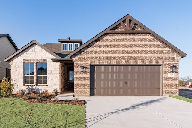 view of front facade featuring a garage