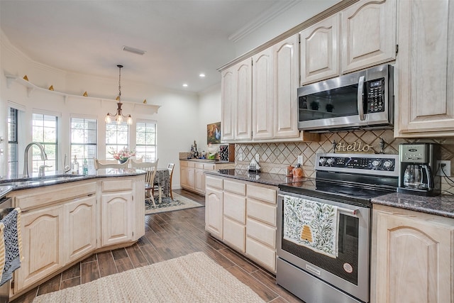 kitchen with hanging light fixtures, dark hardwood / wood-style flooring, a chandelier, sink, and stainless steel appliances