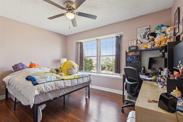 bedroom with dark wood-type flooring, a textured ceiling, and ceiling fan