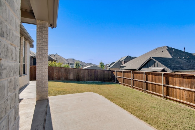 view of yard featuring a patio area