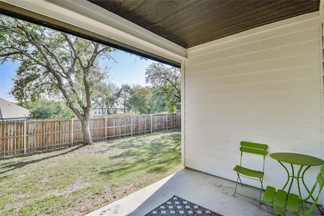 view of yard featuring a patio