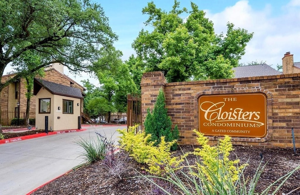 view of community / neighborhood sign