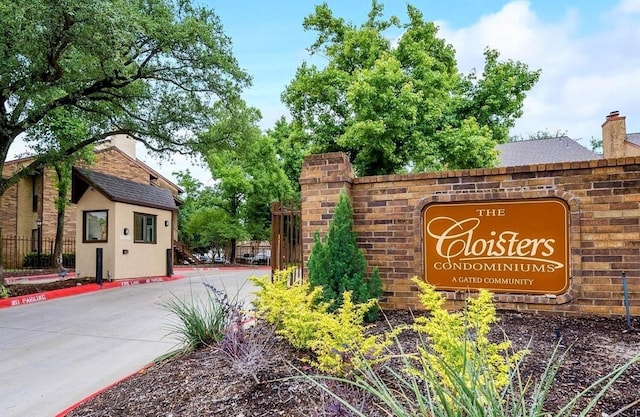 view of community / neighborhood sign