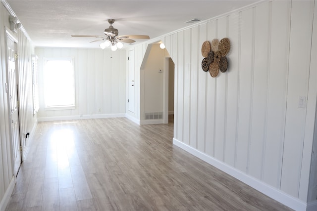 unfurnished room featuring light wood-type flooring and ceiling fan