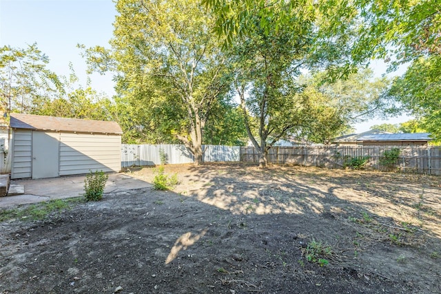 view of yard featuring a storage shed and a patio area