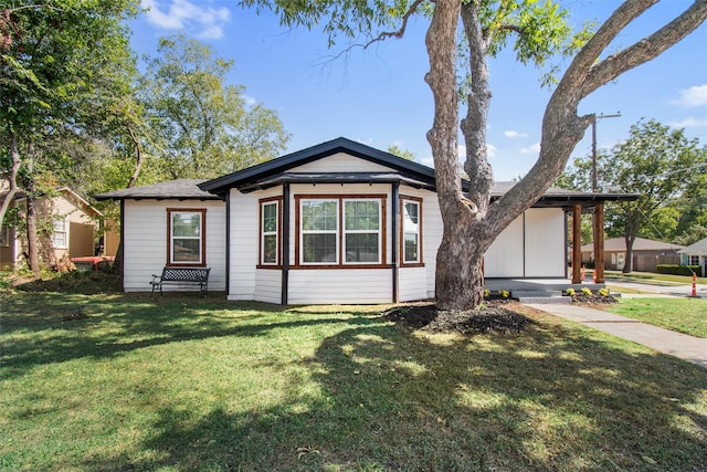 view of front of home with a front lawn