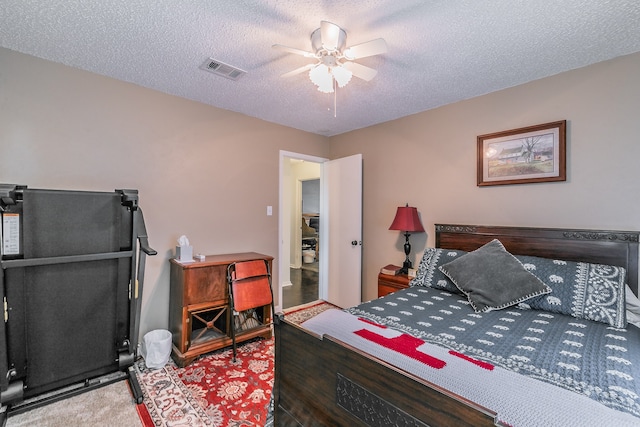 bedroom featuring ceiling fan and a textured ceiling