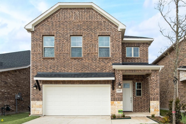 view of front property featuring a garage